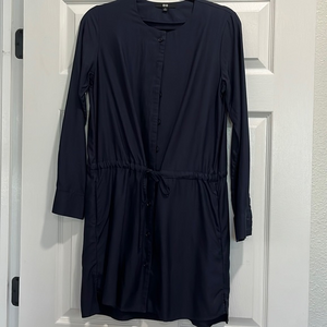 Navy dress size small with drawstring‎ bought it from a boutique. Super cute.